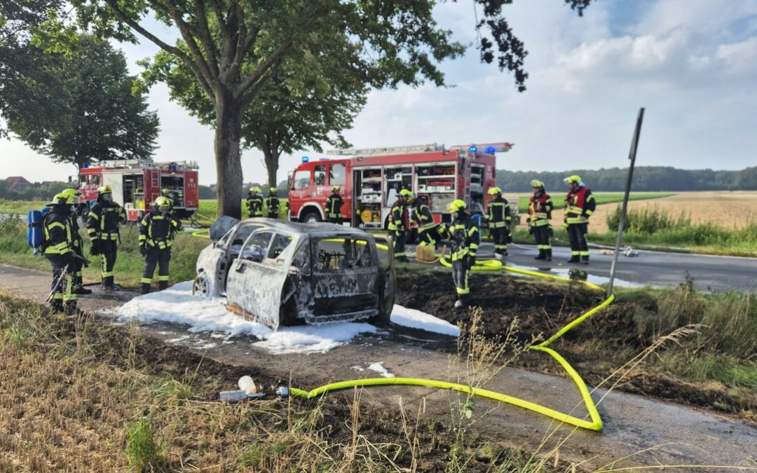 Feuer – PKW brennt nach Verkehrsunfall